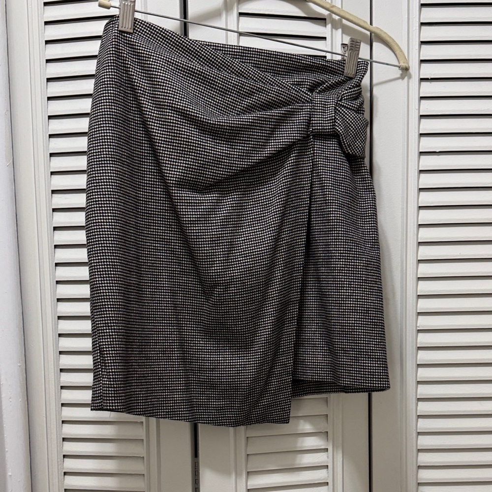 Club Monaco Black and White Houndstooth Pencil Skirt